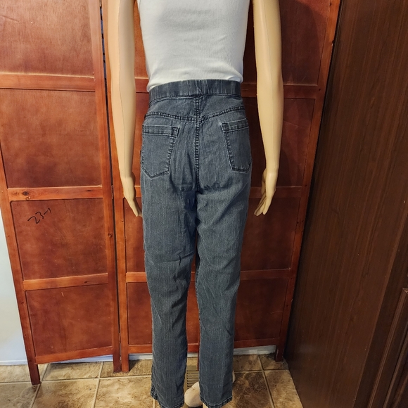 Jeans - Picture 2 of 11